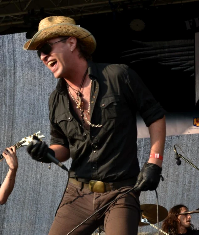 Dudu Isabel este originar din Cluj-Napoca