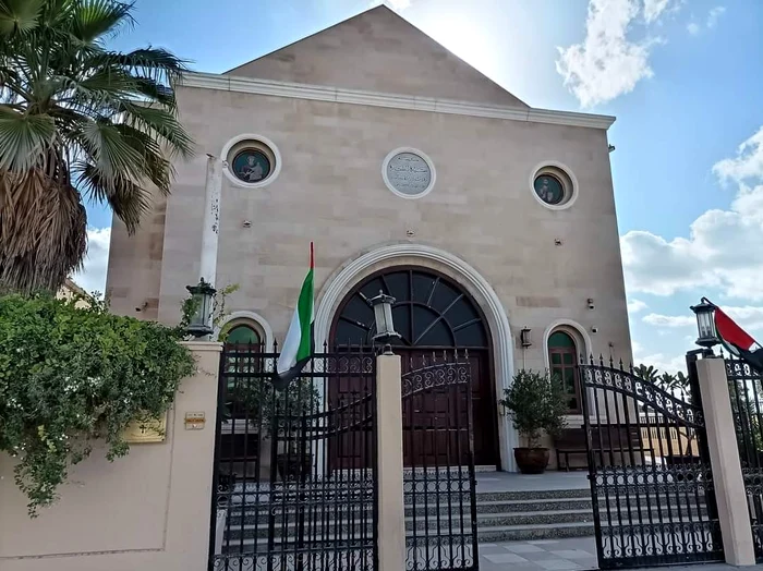 În această biserică se roagă acum românii din Dubai. Foto: facebook Parohia Română Dubai