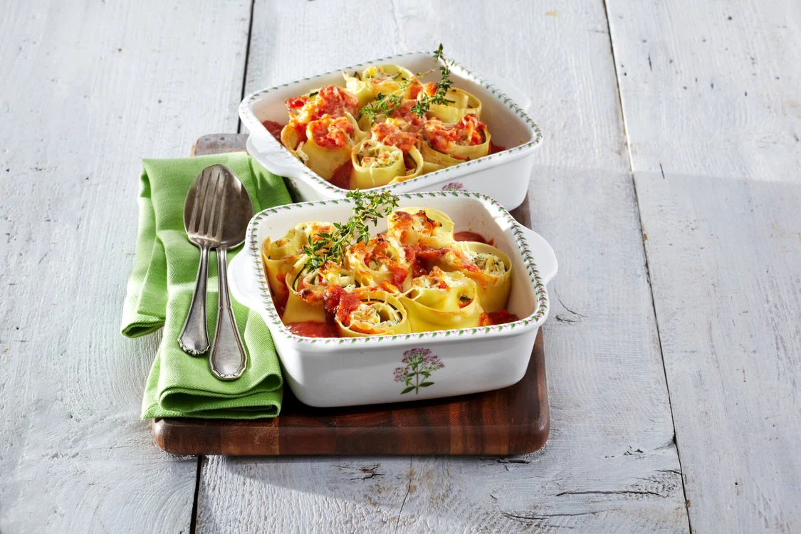 Lasagna rolls in tomato sauce + steps jpeg