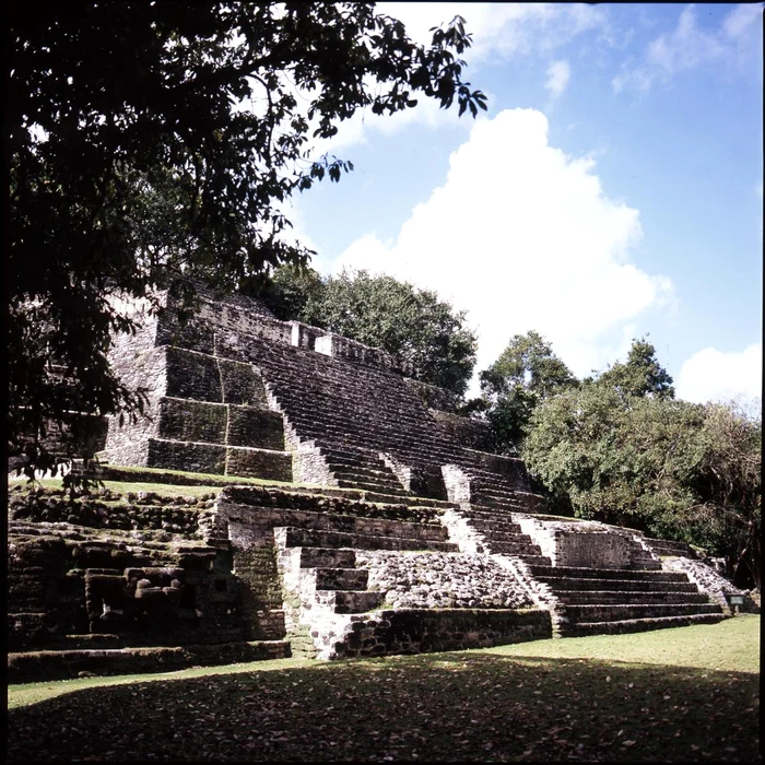 8 LAMANAI Temple of the jaguar jpg jpeg