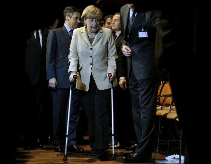 Angela Merkel în cârje