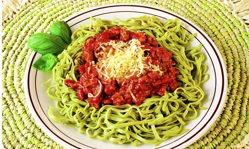 tagliatelle cu sos de rosii jpeg