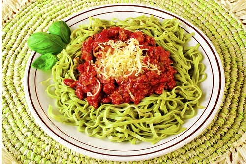 tagliatelle cu sos de rosii jpeg