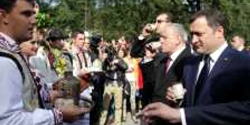 Conducerea de vârf a ţării cinstesc vinuri autohtone