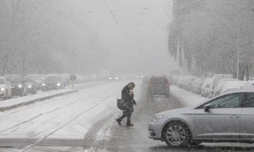 Prima ninsoare din iarna 2022-2023 în București. FOTO Inquam Photos / Octav Ganea