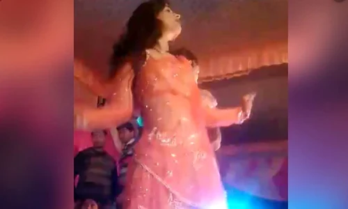 dansatoare india impuscata la o nunta jpeg