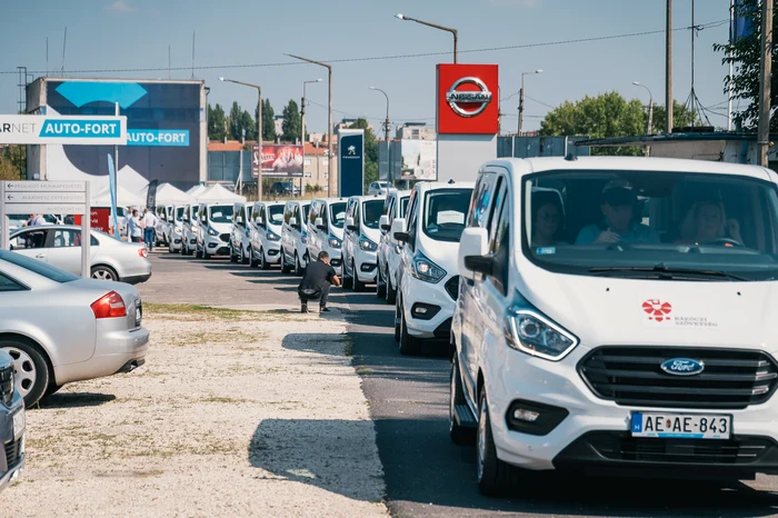 Microbuzele Ford pleacă de la Budapesta FOTO RMDSZ