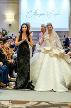 Brigitte Pastramă (47 de ani) și-a găsit vocația și are super succes din postura de designer vestimentar