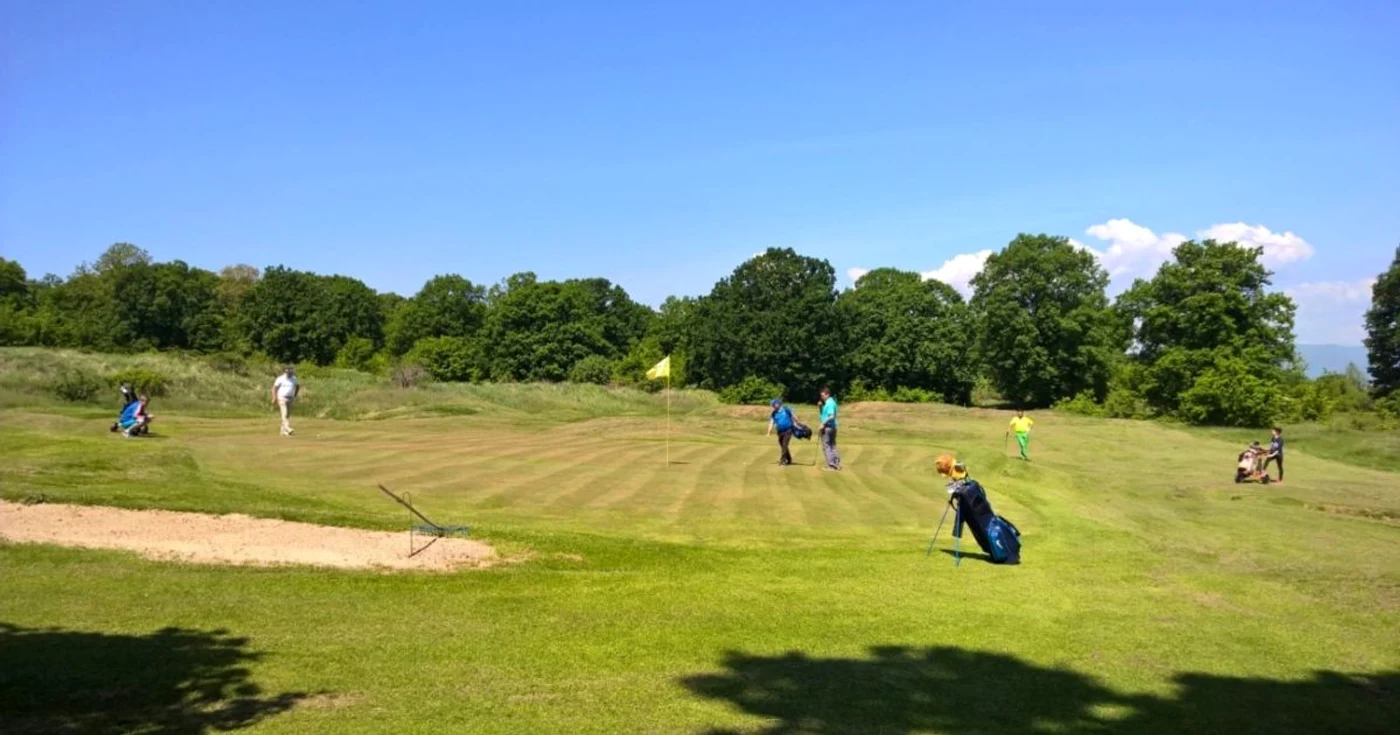 Competiţia are loc pe terenul de golf de la Pianu de Jos