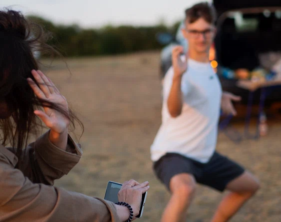 TikTok-ul a devenit locul virtual preferat de tineri. Sursa foto: Unsplash