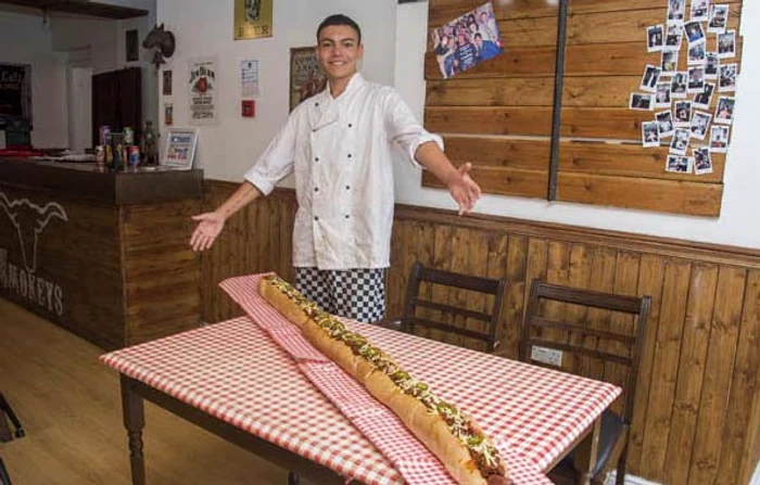 
    Dale Key a inventat  un sandviş care satură  10 oameni deodată  