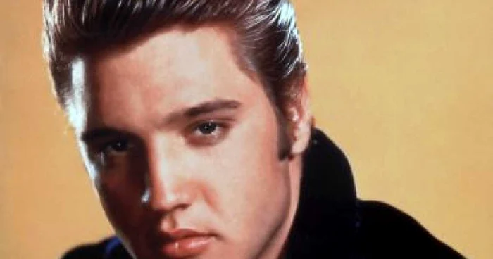 VIDEO O şuviţă din părul lui Elvis Presley, vândută cu 15.000 de dolari