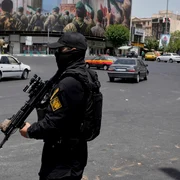 Membru al Gardienilor Revoluției  Teheran FOTO Profimedia jpg