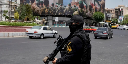 Membru al Gardienilor Revoluției  Teheran FOTO Profimedia jpg