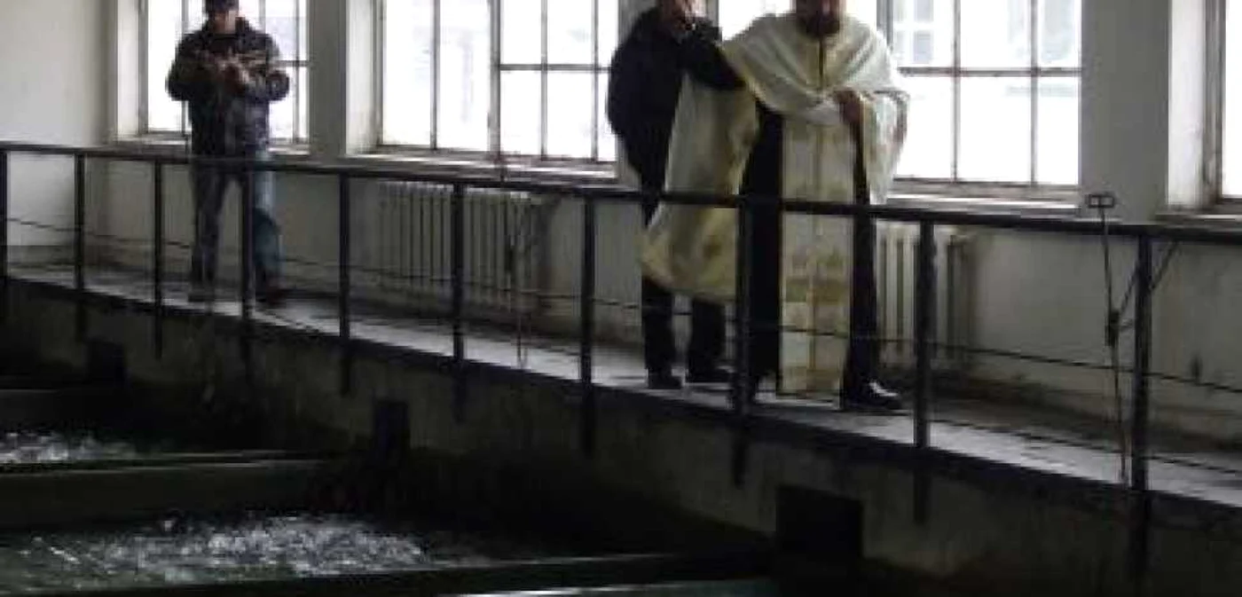 Înainte de filtrare, apa din bazinele de captare a fost sfinţită