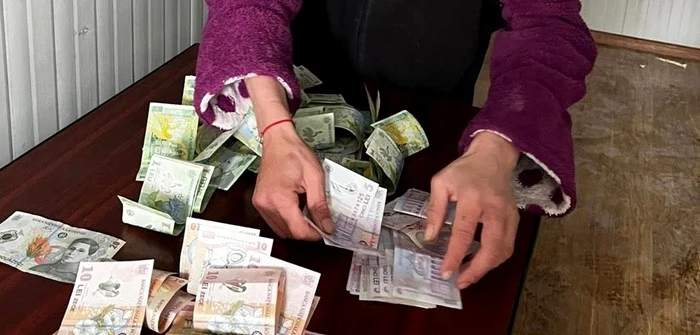 Femeia a strâns 300 de lei într-o singură oră / foto: Poliția Locală Sector 6