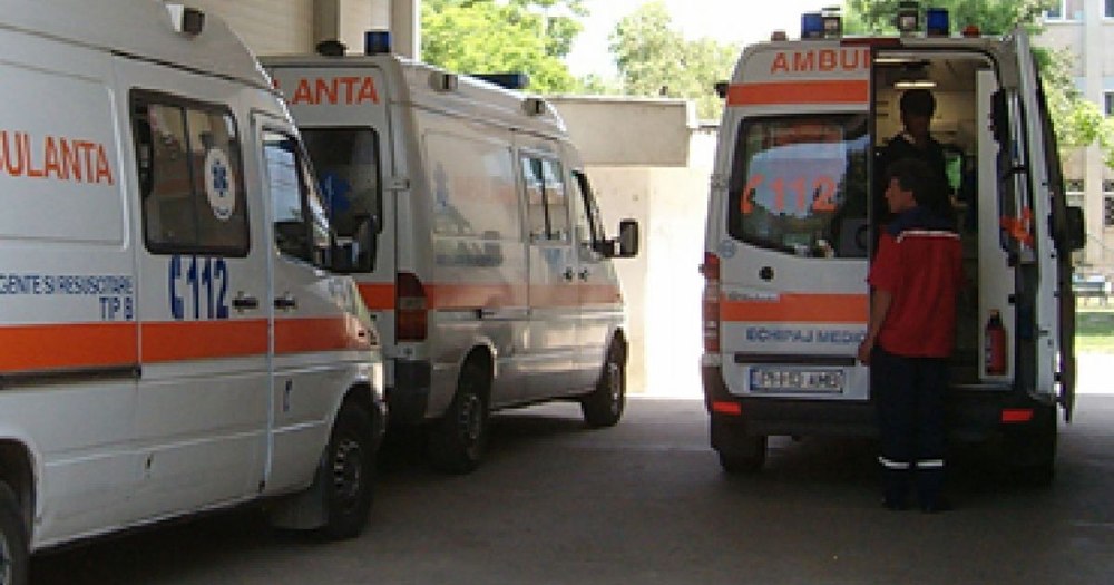 Copil de 8 ani, imobilizat în scaunul cu rotile, a murit intoxicat cu fum în apartamentul care a luat foc. Tatăl era plecat la biserică