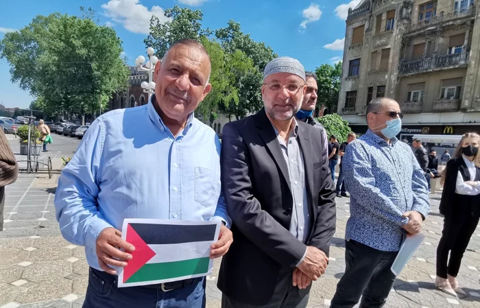 Ziad el Massalmeh (stânga) la o acțiune pro Palestina din Timișoara FOTO Ștefan Both