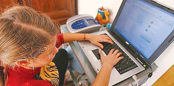 Fetele erau convinse pe Internet să se fotografieze în ipostaze indecente şi să trimită pozele pe conturile false ale preotului Gheorghe Rece