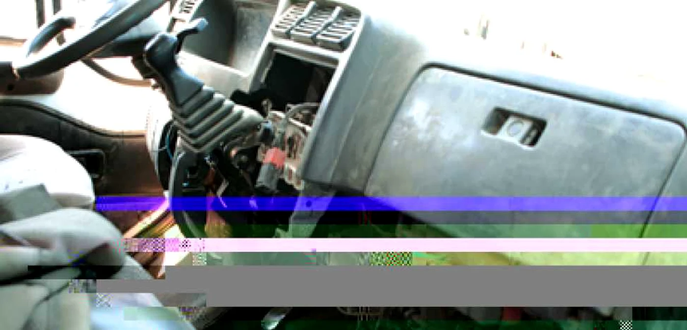 Reşiţa: Poliţiştii cărăşeni au găsit o epavă pe patru roţi VIDEO