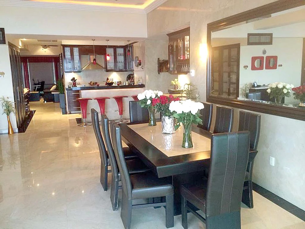 Pentru decoraţiuni, Nick Rădoi a preferat roşu, culoarea pasiunii