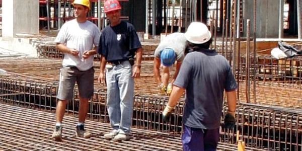 Anul 2011 se anunţă a fi unul foarte dificil pentru firmele de construcţii Foto: Adevărul