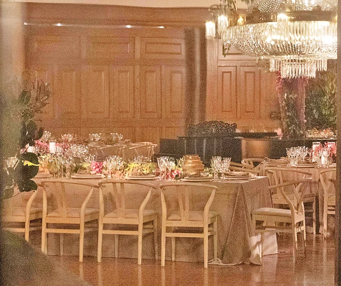 Aşa au fost aranjate  mesele invitaţilor