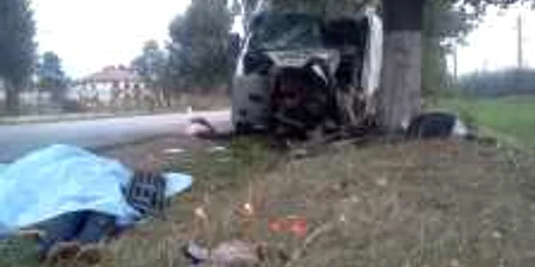 Doi tineri şi-au pierdu viaţa în accident Foto: www.newspascani.com