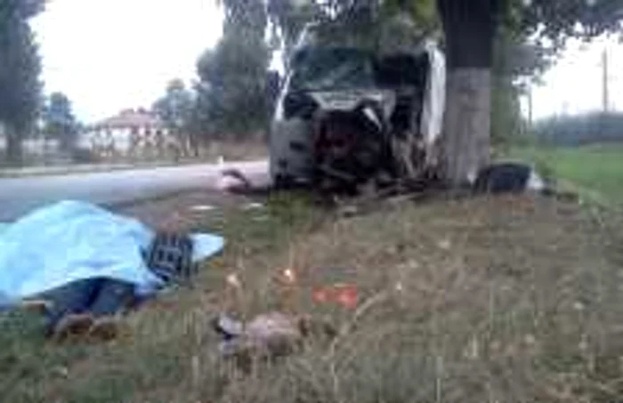 Doi tineri şi-au pierdu viaţa în accident Foto: www.newspascani.com