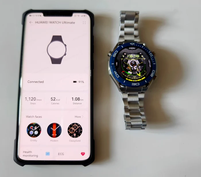 Huawei Mate 50 Pro și Huawei Watch Ultimate. FOTO Adrian Pogîngeanu