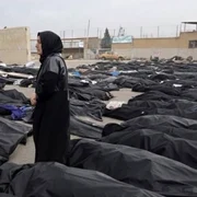 Iraniană printre saci mortuari FOTO @EYakoby jfif