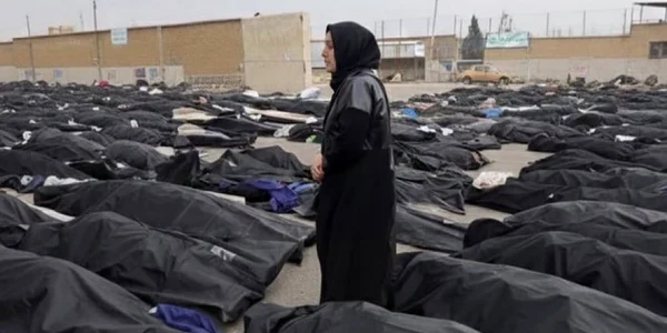Iraniană printre saci mortuari FOTO @EYakoby jfif