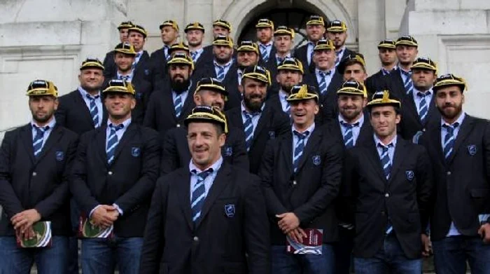 Rugbystii romani, cu sepcile traditionale