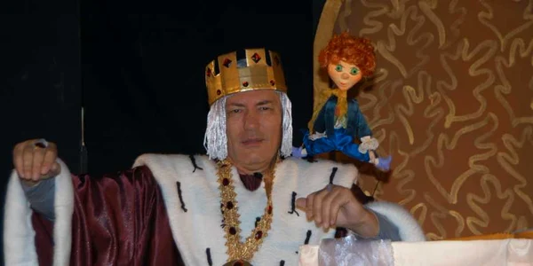 Directorul teatrului, Stelian Stancu, joacă un rol principal in piesă