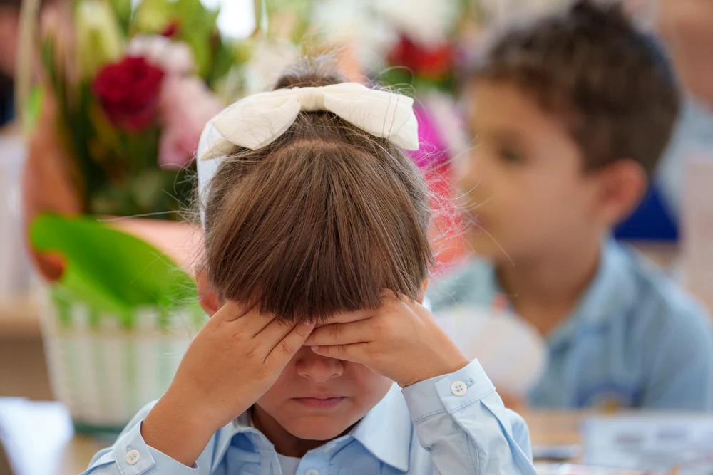 AUR vrea ca elevii și profesorii să cânte imnul și să recite „Tatăl nostru” la începutul cursurilor. Ce se întâmplă cu cei care refuză