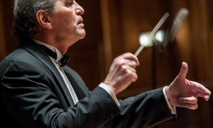 Dirijorul Cristian Mandeal și violoncelistul Ștefan Cazacu, pe scena Sălii Radio jpeg