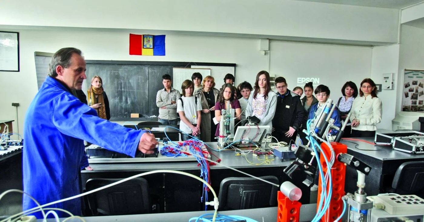 Programele profesionale oferă şansa de a învăţa o meserie care asigură un loc de muncă şi în perioada de criză economică 