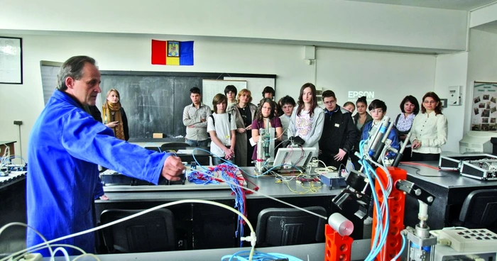 Programele profesionale oferă şansa de a învăţa o meserie care asigură un loc de muncă şi în perioada de criză economică