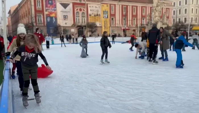 Patinoarul din Piața Libertății FOTO Ștefan Both