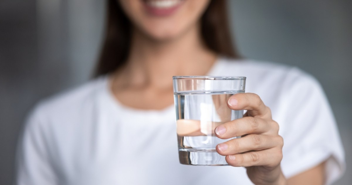Cercetătorii spun cât de multă apă ar trebui să bem zilnic. Importanța consumului de apă asupra organismului