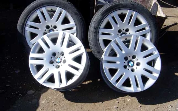 Arad: Trei arădeni sunt cercetați după ce au furat 28 de jante de aluminiu