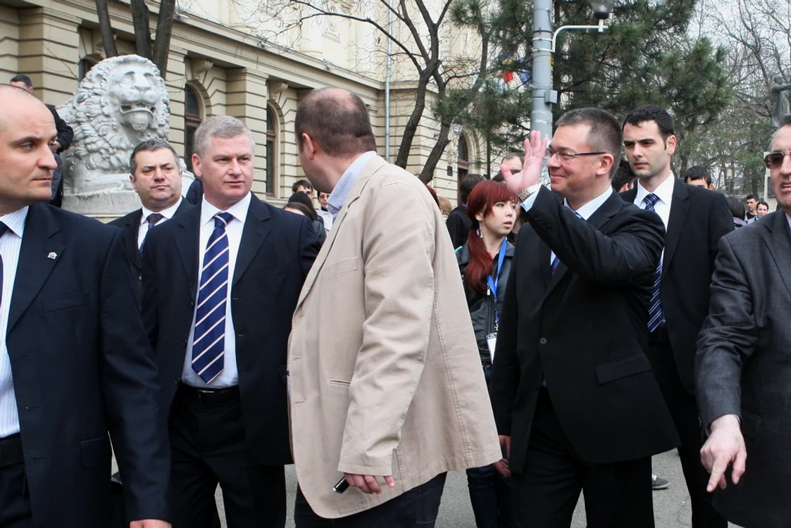 Premierul Mihai Răzvan Ungureanu s-a plimbat prin Copou