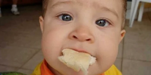 Copiii care consumă pâine zilnic sunt mai sănătoşi decât cei care consumă produse de patiserie