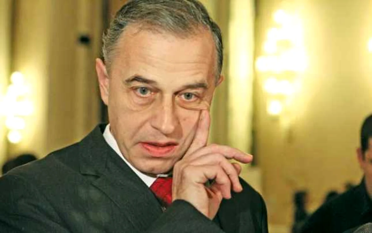 Mircea Geoană a refuzat să se retragă  din conducerea Senatului şi riscă să fie  dat afară din PSD 