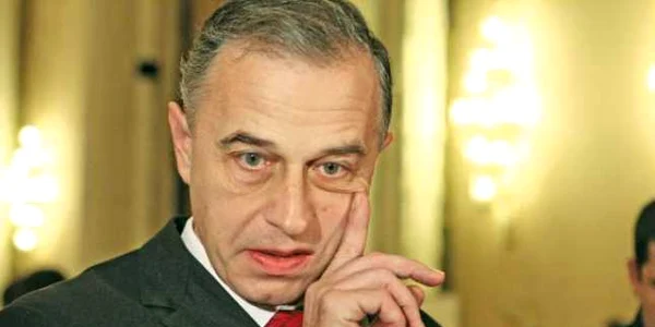 Mircea Geoană a refuzat să se retragă  din conducerea Senatului şi riscă să fie  dat afară din PSD 