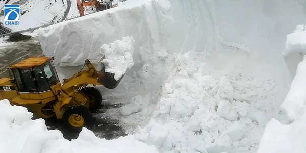 Zăpada de pe Transfăgărășan la finalul sezonului rece Sursă CNAIR