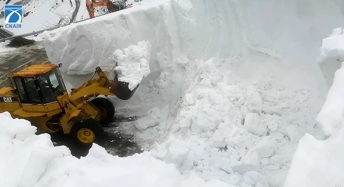 Zăpada de pe Transfăgărășan la finalul sezonului rece - Foto CNAIR