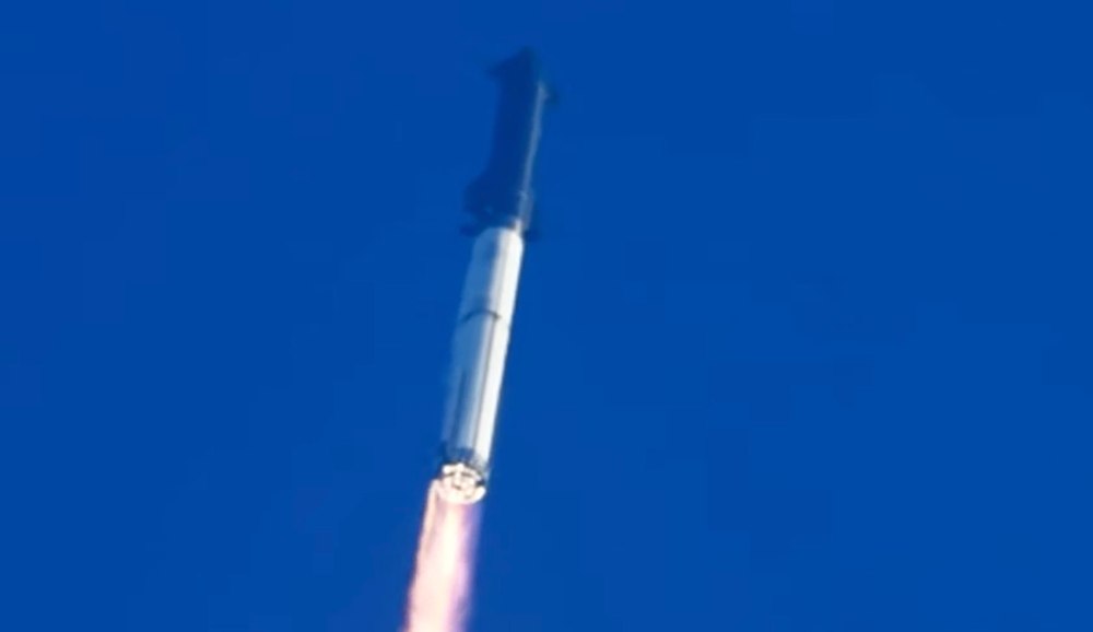 Rachetele lui Elon Musk fac găuri în atmosferă. Îngrijorătoarele „aurore” roșii cauzate de navele SpaceX 