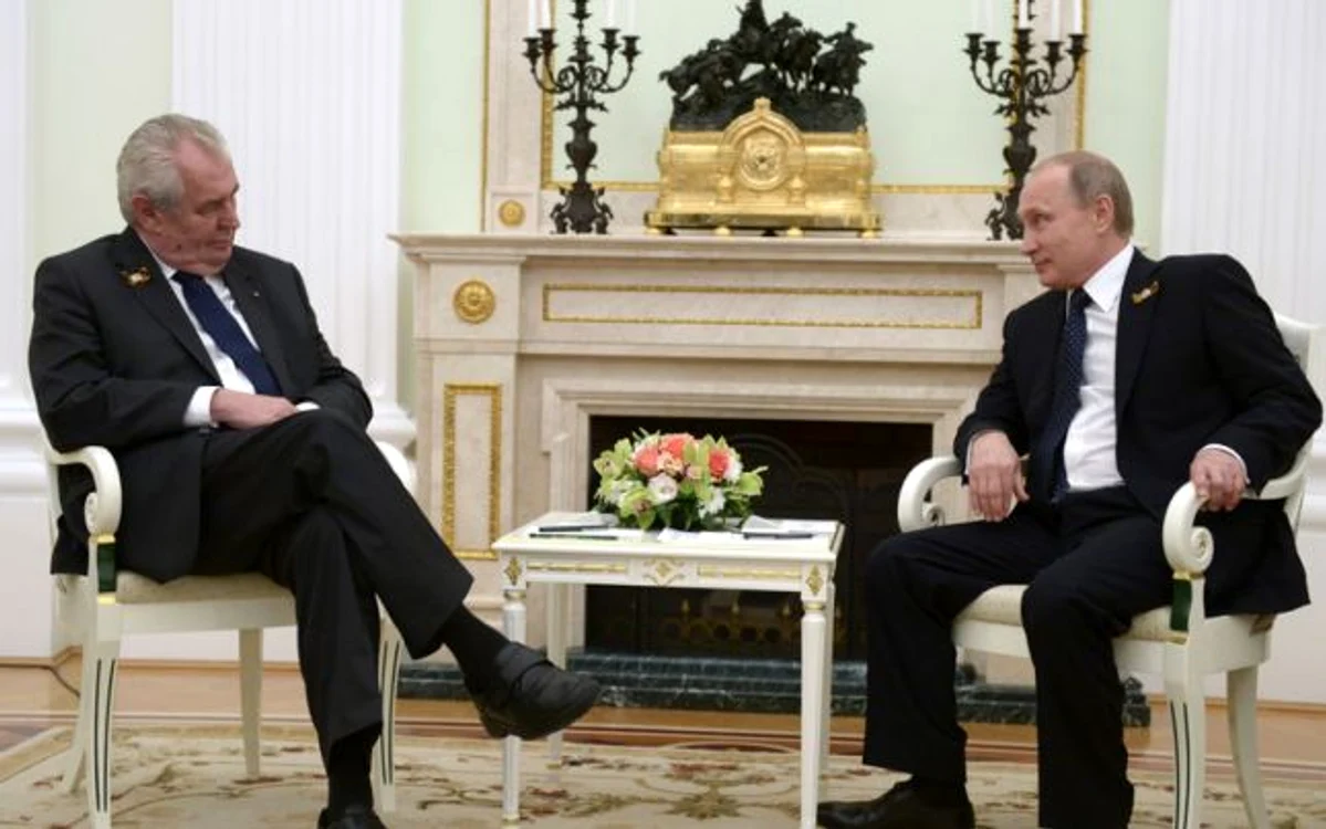 Milos Zeman (stânga) primit la Kremlin de către Vladimir Putin FOTO EPA-EFE
