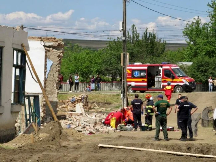 Medicii au încercat resuscitarea bărbatului FOTO botosaneanul.ro